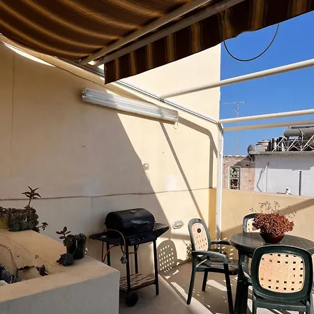 Δωμάτια σε οικογενειακή κατοικία Next To Sliema Beach, Air Condition Room, Spacious And Comfortable Gzira