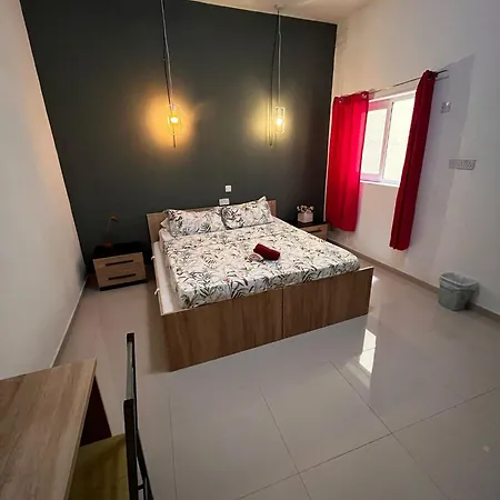Next To Sliema Beach, Air Condition Room, Spacious And Comfortable Δωμάτια σε οικογενειακή κατοικία