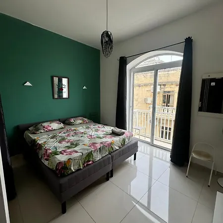 Next To Sliema Beach, Air Condition Room, Spacious And Comfortable *